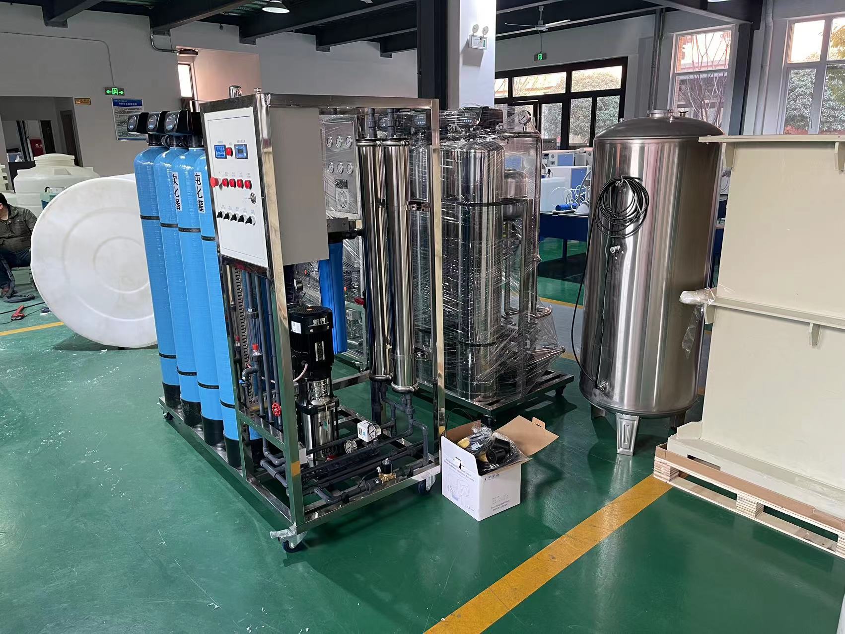 沃特爾水處理設(shè)備安裝工作現(xiàn)場(chǎng)！